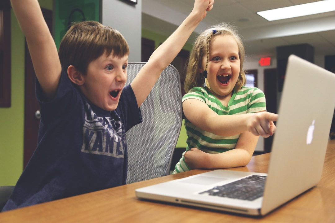 Cómo enseñar a tu hijo a programar desde casa sin ser experto en tecnología