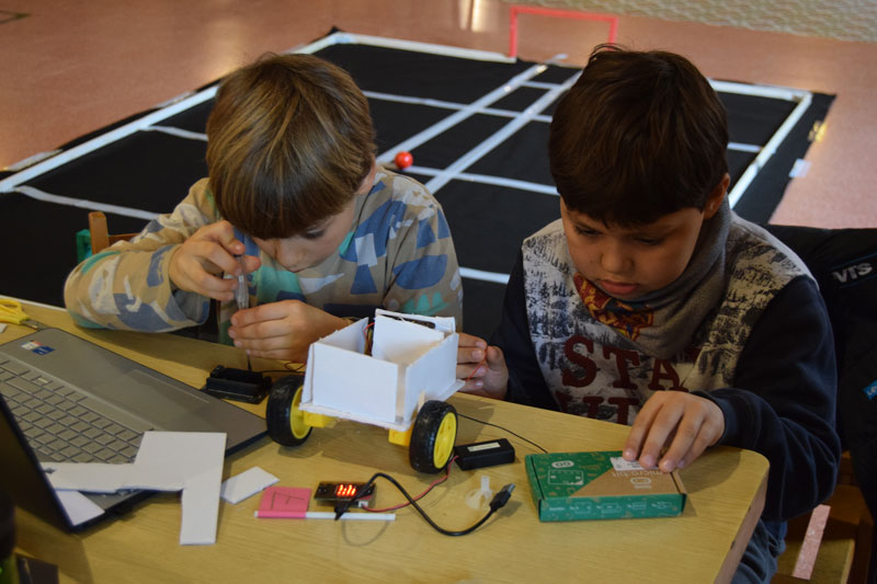 Construcción de un futbot con Microbit