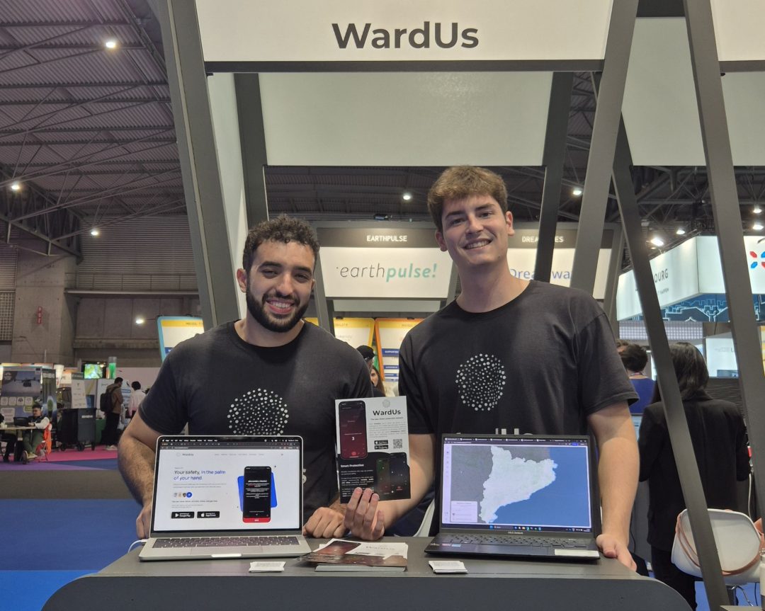 El exalumno Roger Ayala, creador de la app de seguridad ciudadana WardUs